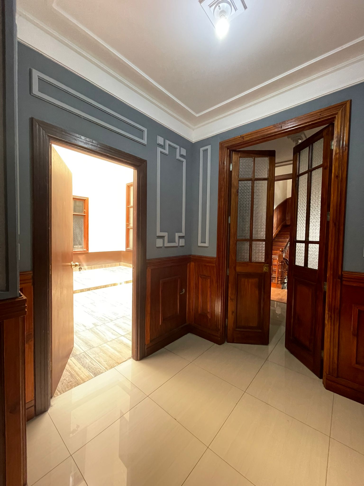 Entrada a la terraza-tragaluz interno del 2do. piso