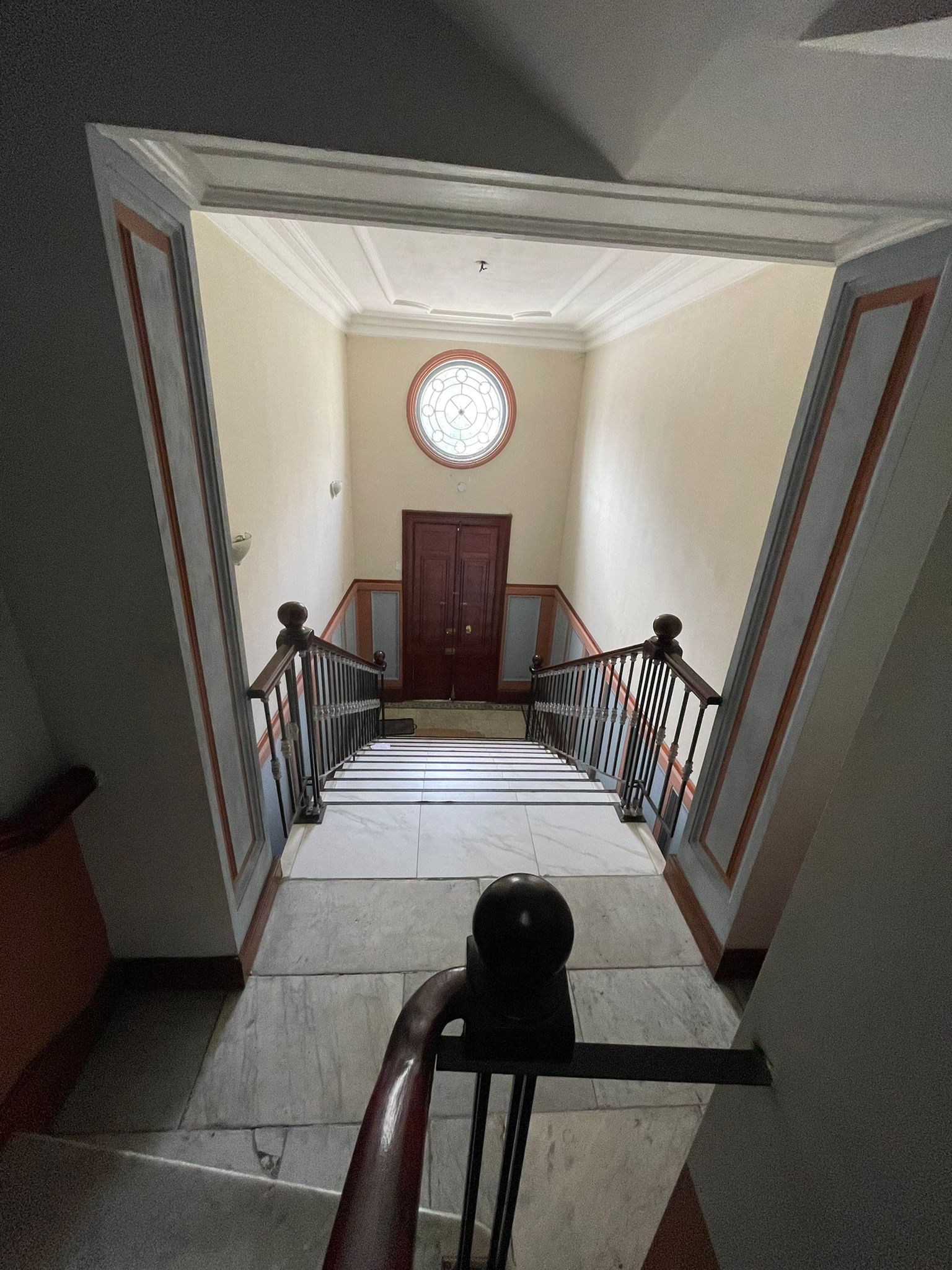 Escalera de mármol Carrara hacia el 2do. ala del Paseo Colon 02_