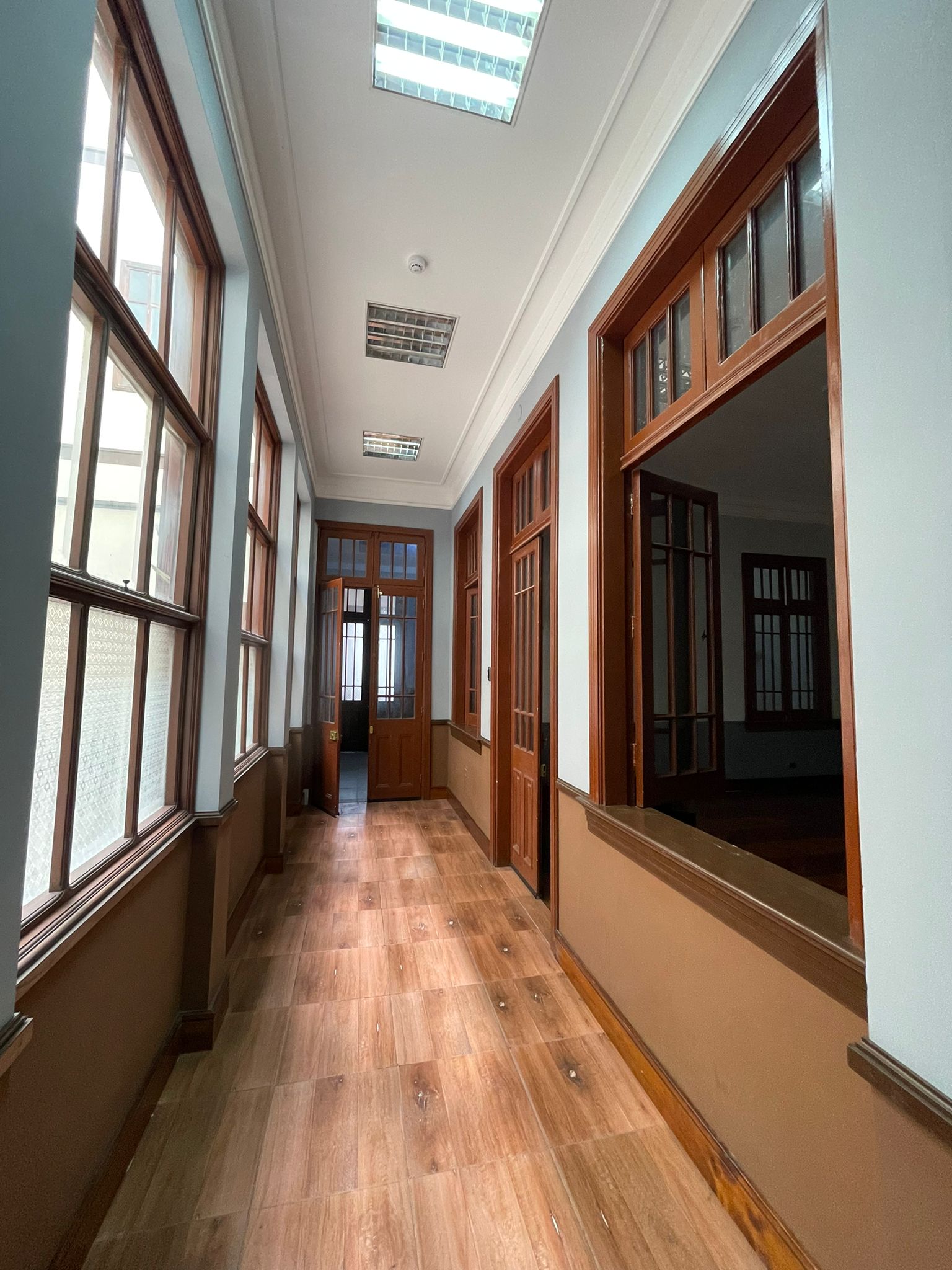 Pasadizo del ala del Paseo Colón