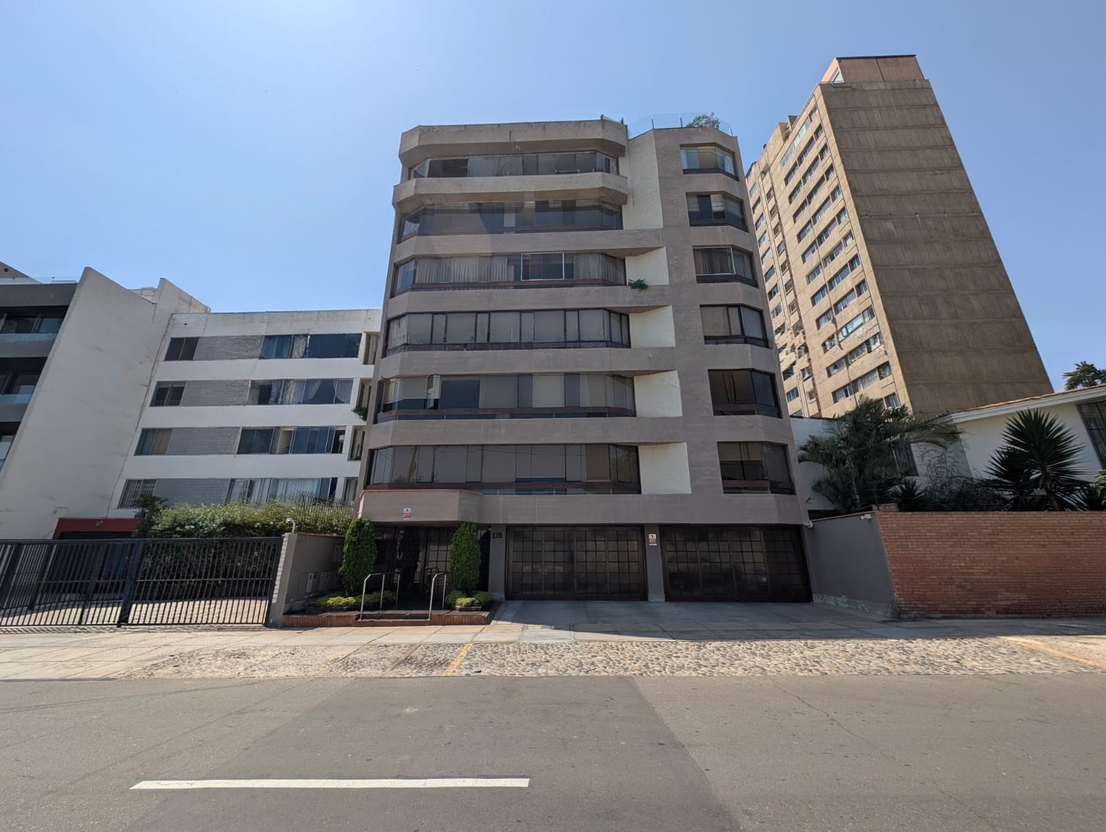 Calle Augusto Bolognesi, San Isidro, Perú